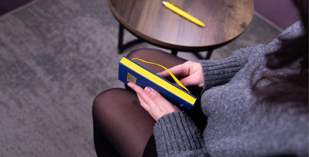 individuelles Notizbuch – gefärbte Seiten